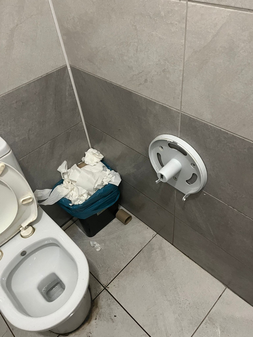 Dillerinden düşürmedikleri Gülümse Kafe’de haftalardır bir peçeteliği tamir edemediler!