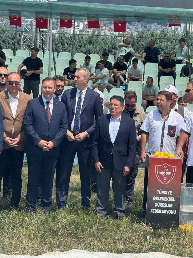 Sancaklı geldi MHP’liler güreşe gitti