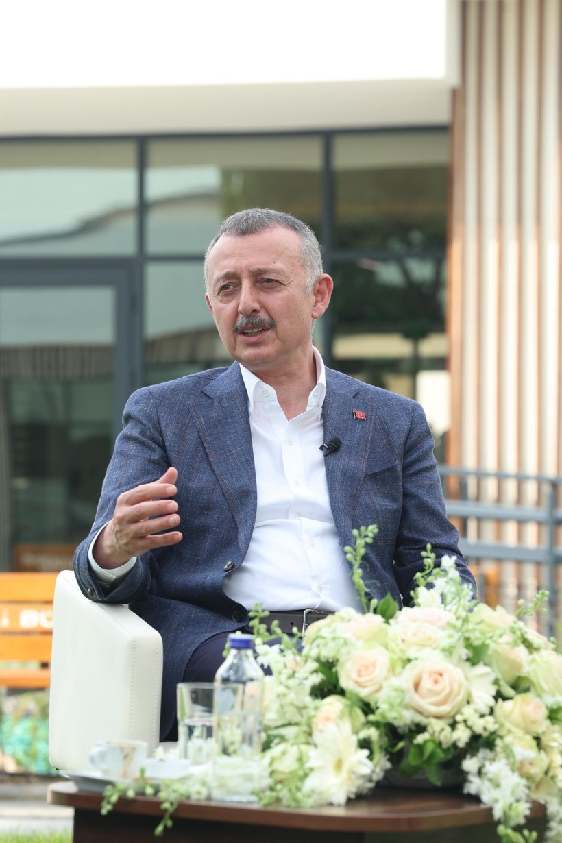 Büyükakın, Gazeteci Cansu Canan Özgen’e anlattı: Burada goncalar açsın istiyoruz