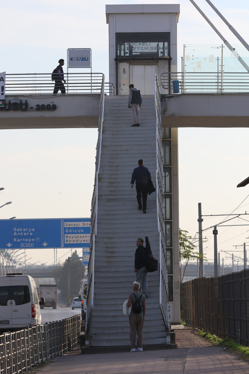 Kocaeli'de "Ata'ya saygı" için hayat durdu