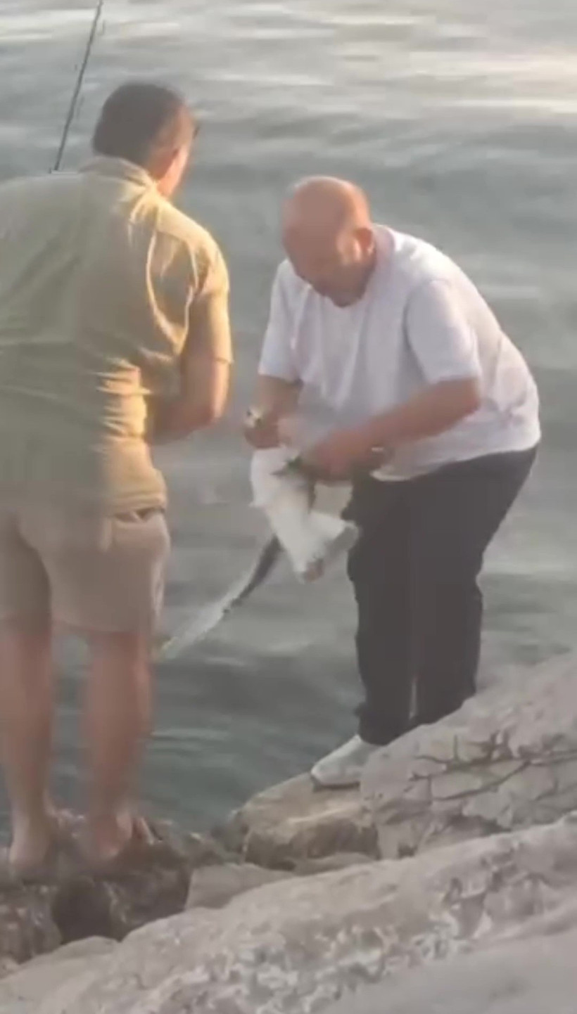 Oltaya balık yerine bakın ne takıldı