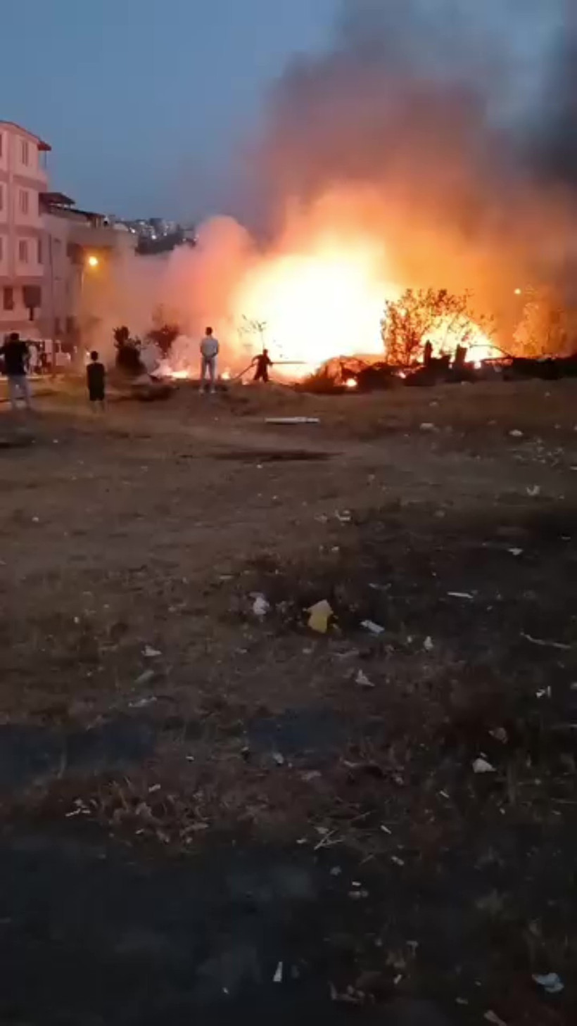 Kocaeli'de otluk arazide yangın çıktı!