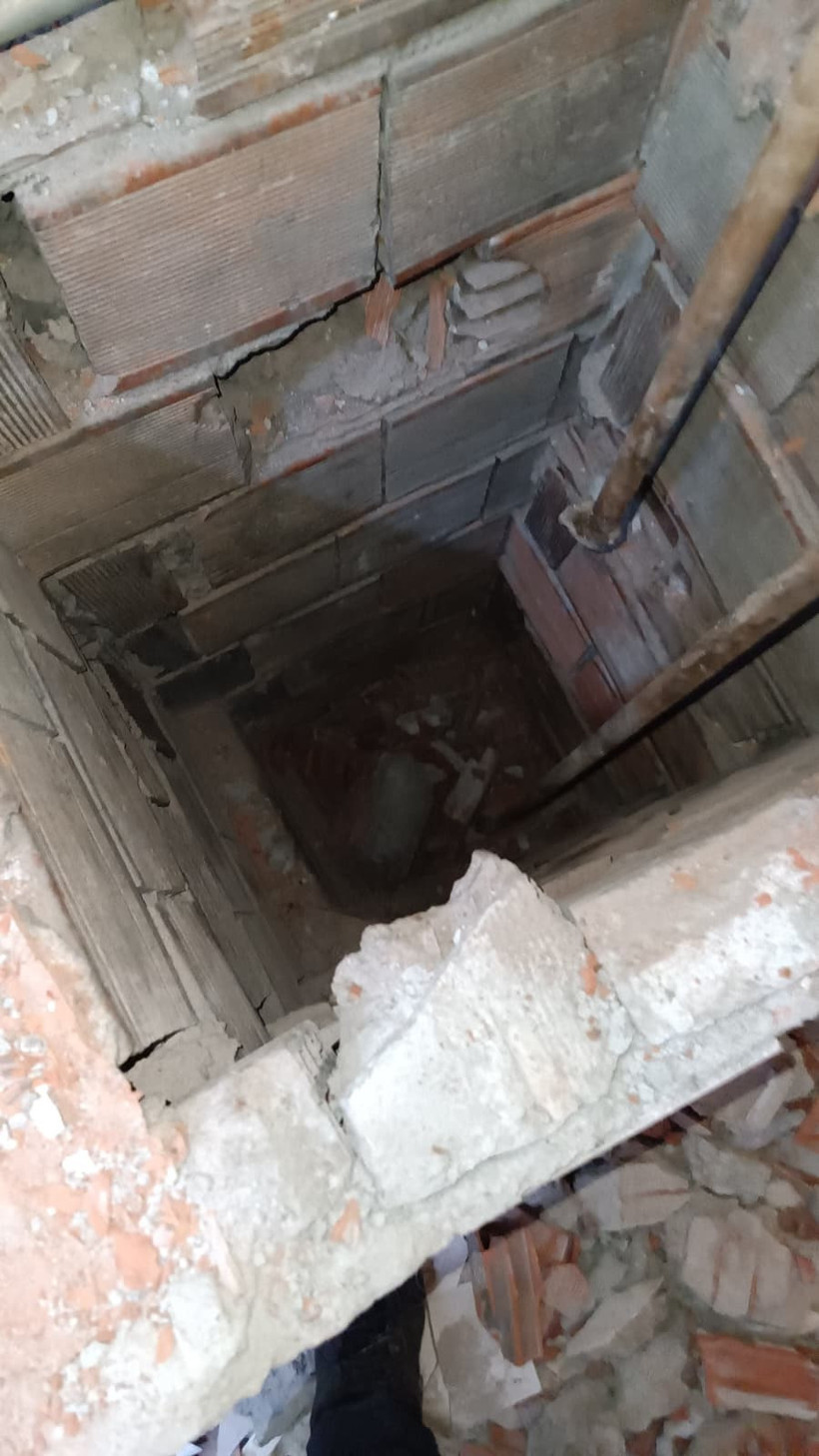 İzmit’te metrelerce yükseklikten düştü, itfaiye duvarı kırarak kurtardı