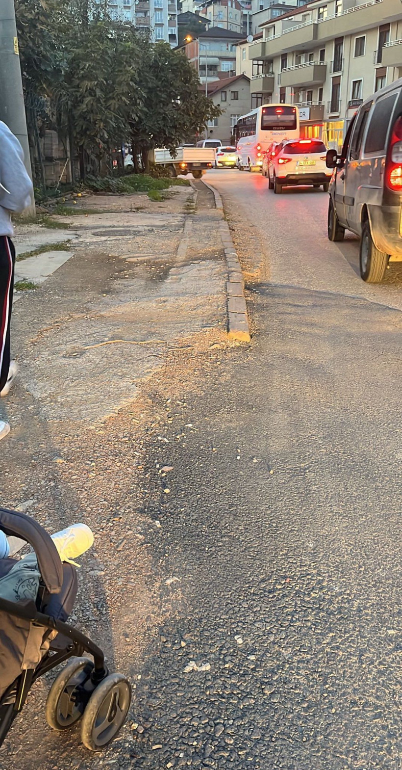 İzmit’te bir mahalle ışıl ışıl, diğeri karanlığa terk edildi