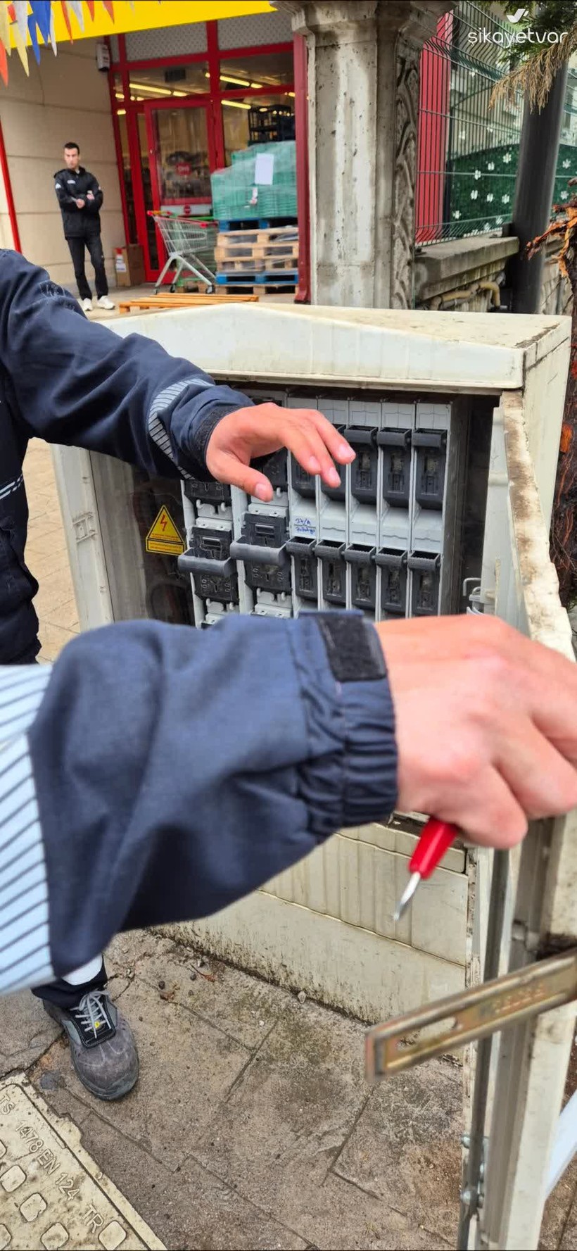 Başiskele'de vatandaştan SEDAŞ'a beddua yağmuru! İsyan ettiler