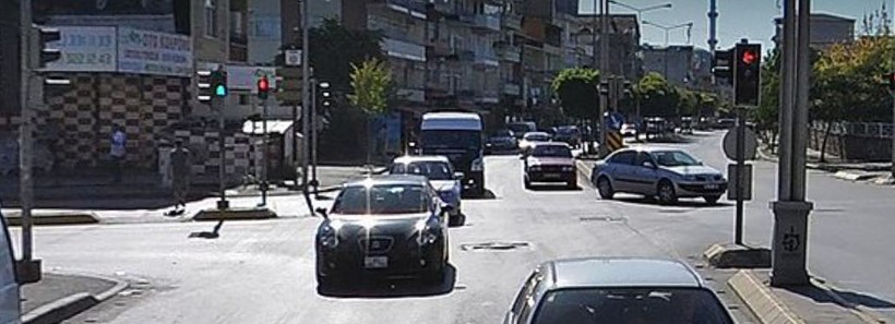 Bir yanda Kocaeli’nin tuzaklı yolları, bir yanda motosikletliler
