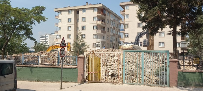 Bundan sonra girmek isteyen düşünsün: Gebze'de belediyeden yıkım alanına küvetli önlem!