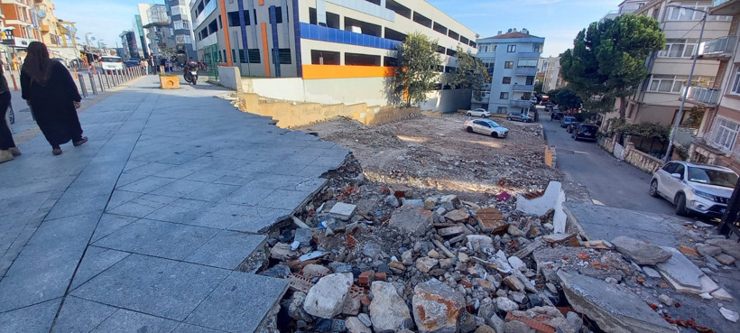 Yıkılıp öylece bırakıldı