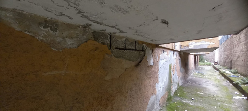 Gebze’deki 48 dairelik bina korku saçıyor