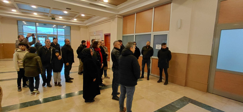 Kapısına gittiler: Dilovası'nda mağdur aileler AKP'li Başkanla g&ouml;r&uuml;şemedi