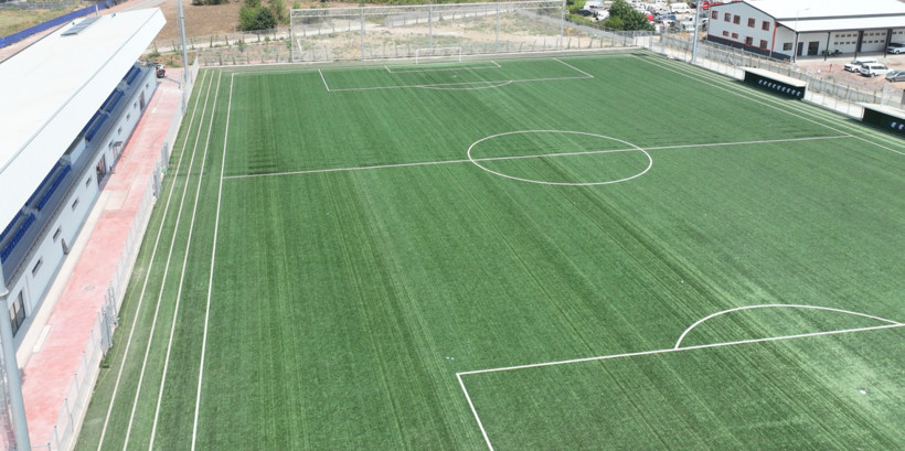 Kocaeli’de gençlere FİFA onaylı futbol sahası
