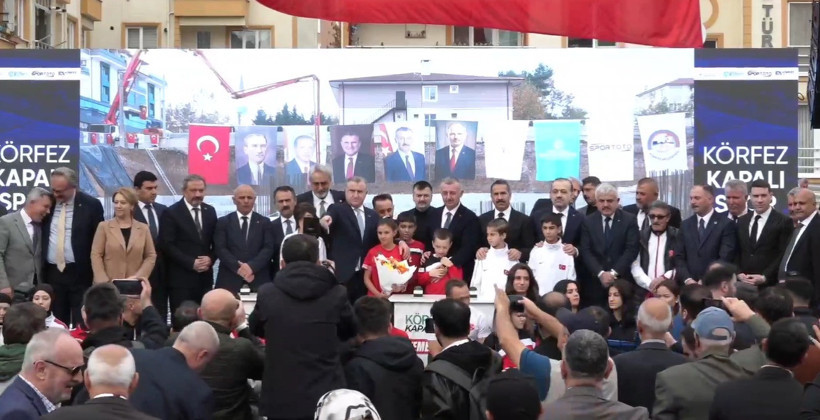 Bakan açılışa geldi, AKP'li başkanlara övgüler sıraladı