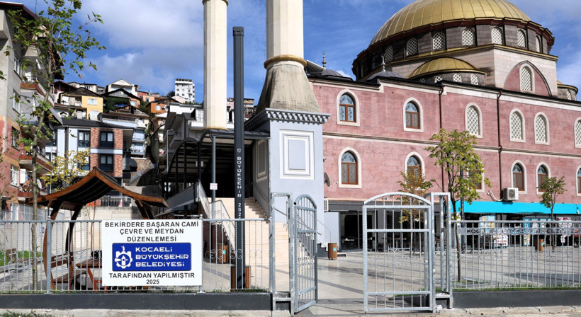 İzmit Başaran Camii Meydanı yeniledi