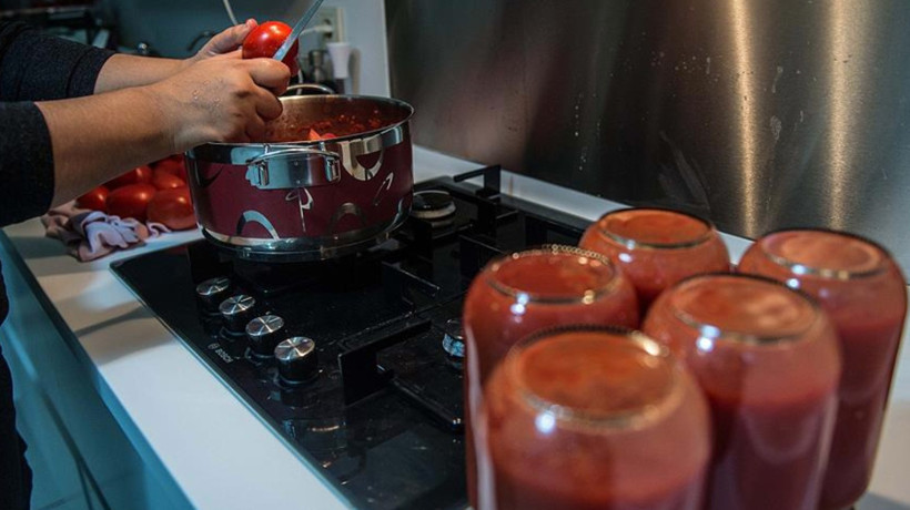 Konserve zamanı geldi: İşte evde sağlıklı konserve yapmanın püf noktaları!