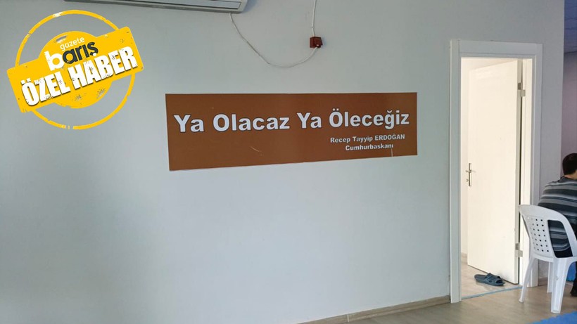 AKP’li belediyeden miniklerin sınıfına Erdoğan sloganı: “Ya olacağız, ya öleceğiz”