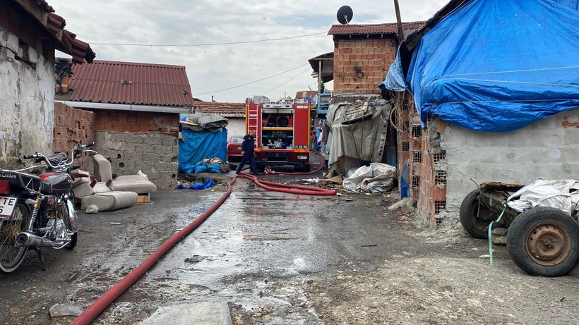 İzmit'te evin odasında korkutan yangın!