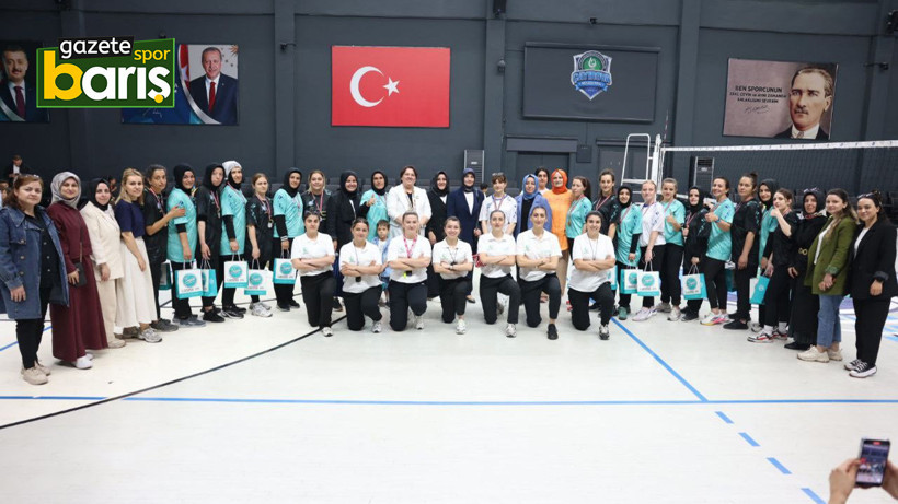 Kadın kursiyerler voleybol maçında hünerlerini konuşturdu