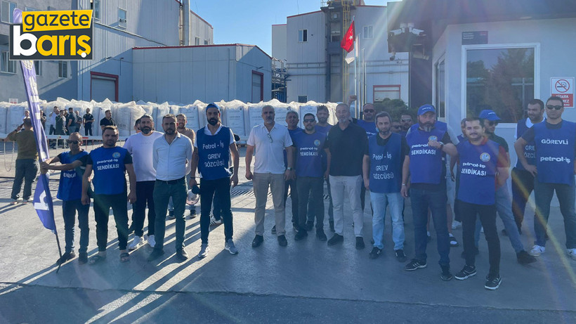 İşçiler işten atılan arkadaşları için fabrikayı kapattılar