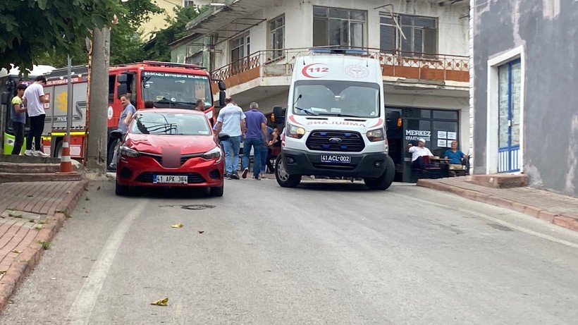 Kocaeli'de korkunç kaza! Yaşlı adam minibüsün altında kaldı