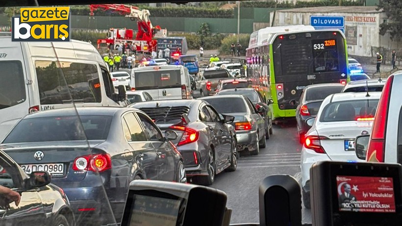 Kocaeli'de feci kaza sonrası trafik kilitlendi