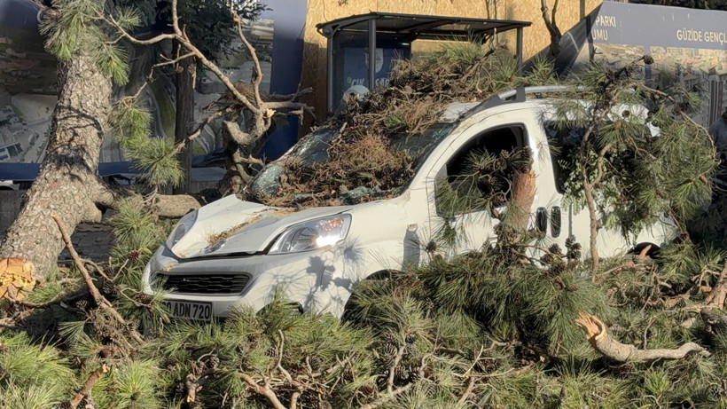 Kocaeli'de aracıyla düz yolda giderken kabusu yaşadı!