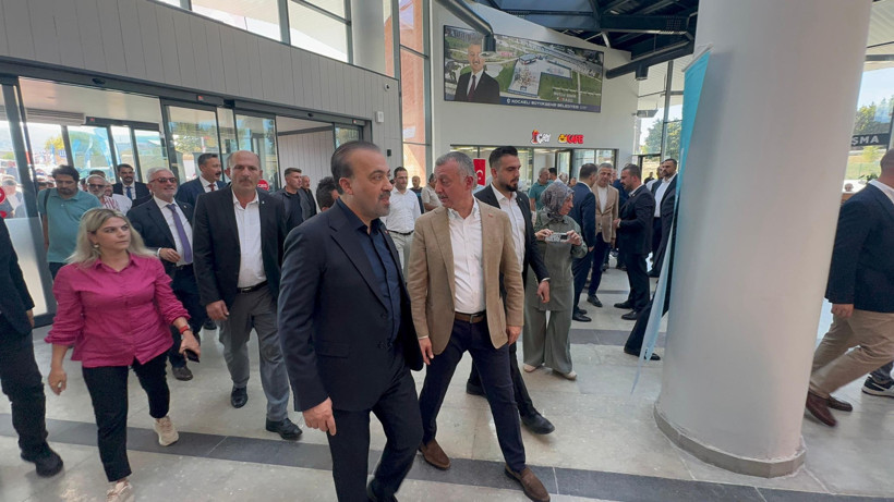 Büyükakın otogar açılışında konuştu: Biz çalışıyoruz onlar sadece konuşuyor!