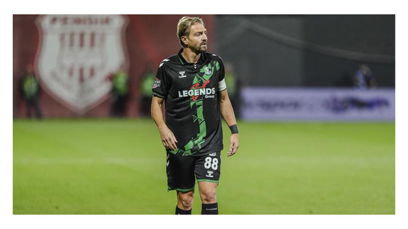 Sakaryaspor'da Caner Erkin ve Burak Altıparmak kadro dışı