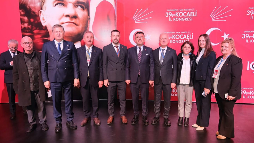 Kitabın ortasından CHP il kongresi!