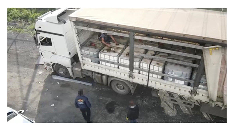 Sahte belgeli tırdan bakın neler çıktı