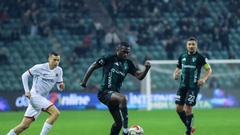 Dijksteel’den taraftarı coşturan paylaşım: “Evimiz kale gibi!”