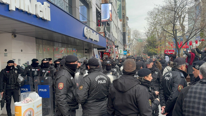 İzmit&rsquo;te tehdit alan DEM Parti y&uuml;r&uuml;ş&uuml;ne polisten g&ouml;r&uuml;lmemiş &ouml;nlem!