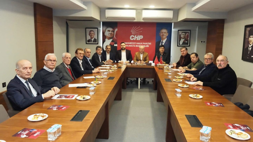 Toplantıda gergin anlar! CHP&rsquo;de genel başkan yardımcısı ve il başkanı arasında b&uuml;y&uuml;k tartışma!