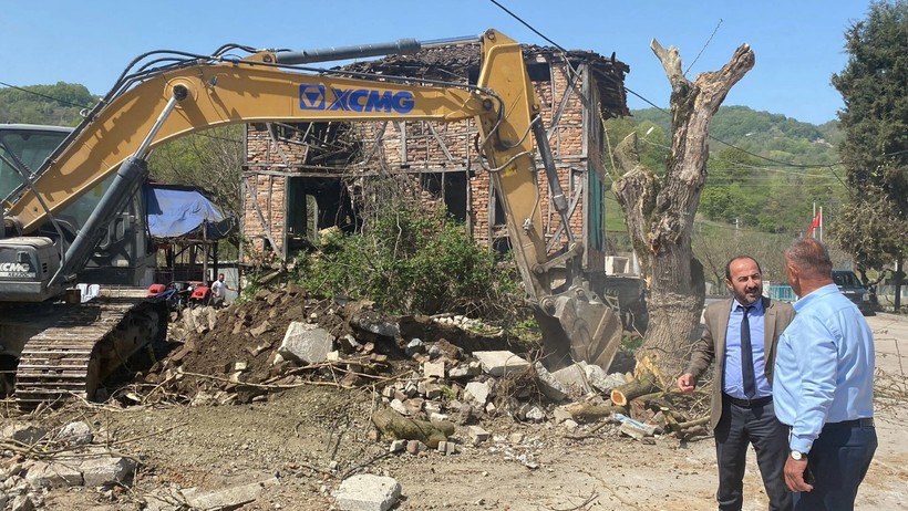 Gölcükte 141 bina yıkıldı