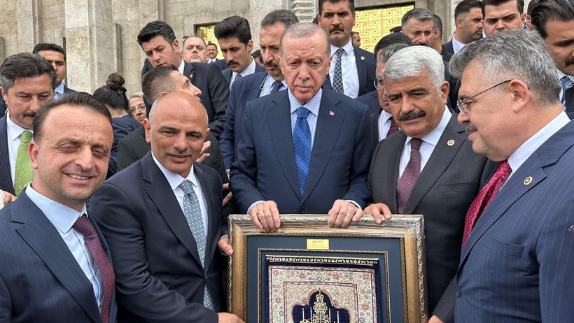 Şener Söğüt, Cumhurbaşkanı'na bakın ne hediye etti