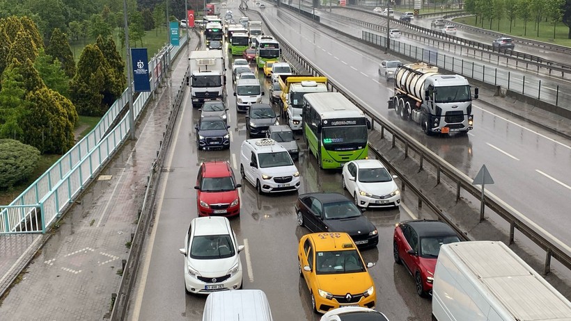 İzmit’te yağış, kazayı beraberinde getirdi