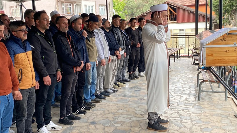 Kocaeli’de kazada ölen motosiklet sürücüsü gözyaşlarıyla uğurlandı
