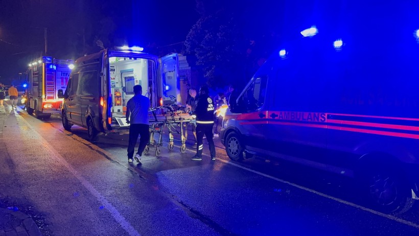 Kocaeli'de 2 araç kafa kafaya çarpıştı: 6 yaralı!