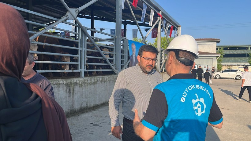 Büyükşehir’in mezbahasında kurbanlar kesiliyor