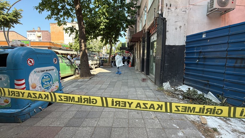 İzmit'te sokak ortasında silahlı saldırı
