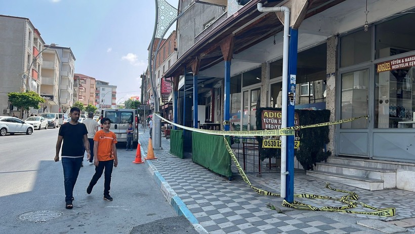 Tartışma kanlı bitti: Kavgada ilgisi olmayan esnaf kalbinden vuruldu