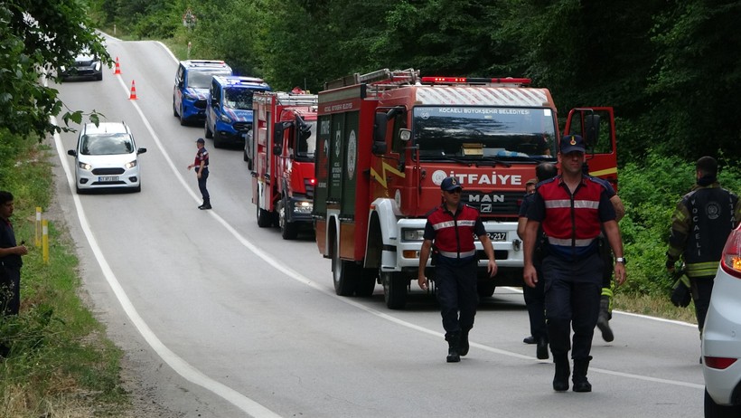 Kocaeli’de korkutan kaza: İki araç çarpıştı, 1’i çocuk 6 yaralı