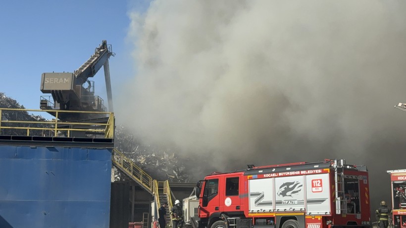 Kocaeli'de hurda sahasında yangın çıktı