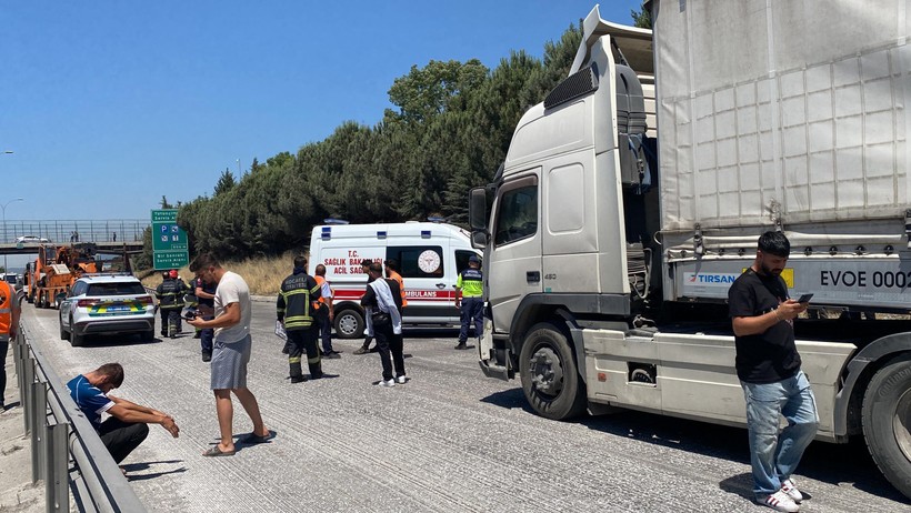 Kocaeli’de TIR ve yolcu otobüsü kazaya karıştı: Yaralılar var