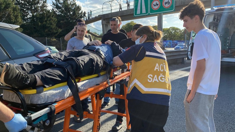 Kocaeli’de kontrolden çıkan otomobil bariyerlere çarptı