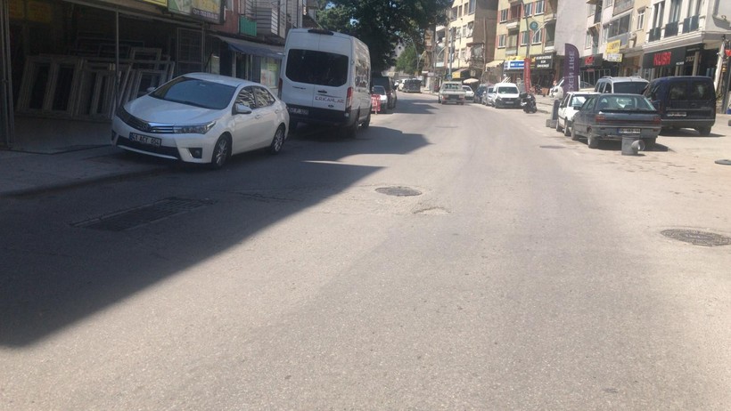 İzmit’in bu caddesi delik deşik