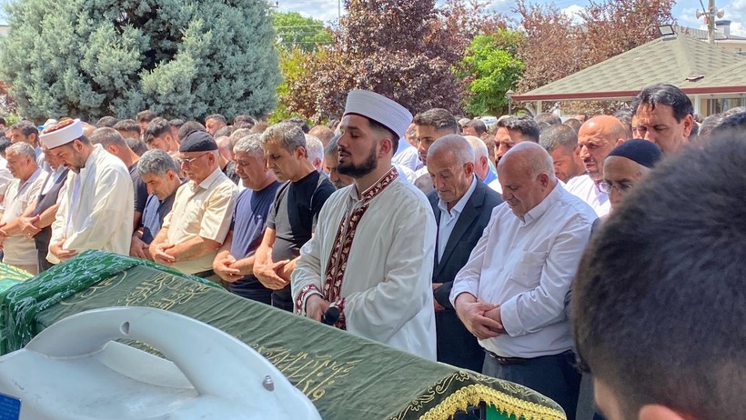 Kocaeli'de amcaları tarafından öldürülen 2 kardeş defnedildi