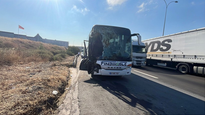 Kocaeli'de yolcu otobüsü kamyona çarptı! Çok sayıda yaralı var