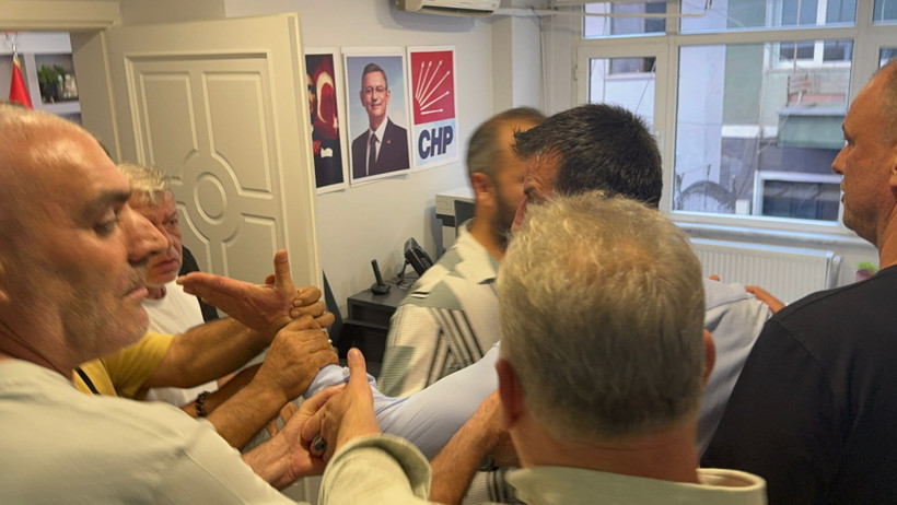 CHP’de Alikahyalılar 10 dakikada birbirine girdi! Üye olmayan Harun Arıcan ortalığı karıştırdı