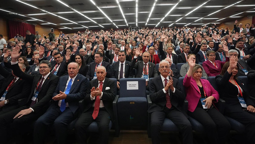 CHP’de Kurulay tamam, Özel’e tam destek