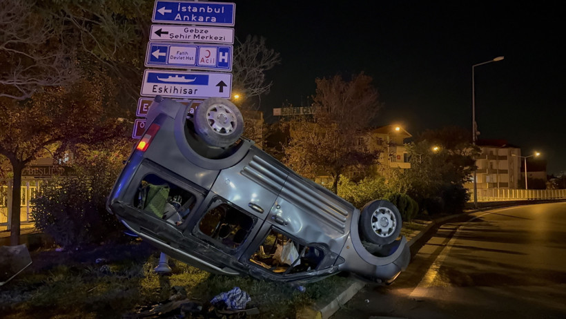 Kocaeli'de ticari araç takla attı: Çok sayıda yaralı